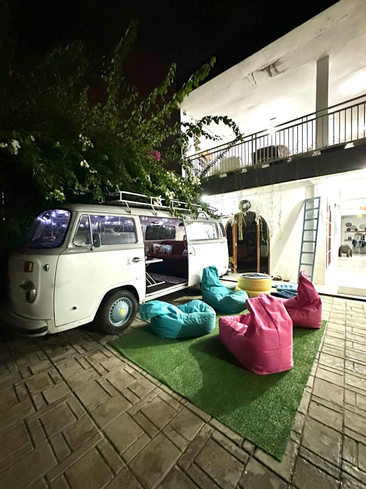 D'Flora Homestay Labuan Bajo Exterior foto